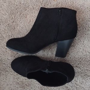 NWOT ankle boots